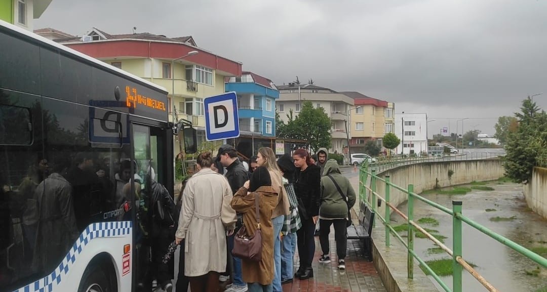 Tekirdağ&rsquo;da tabela var, durak yok: Vatandaş tepkili
