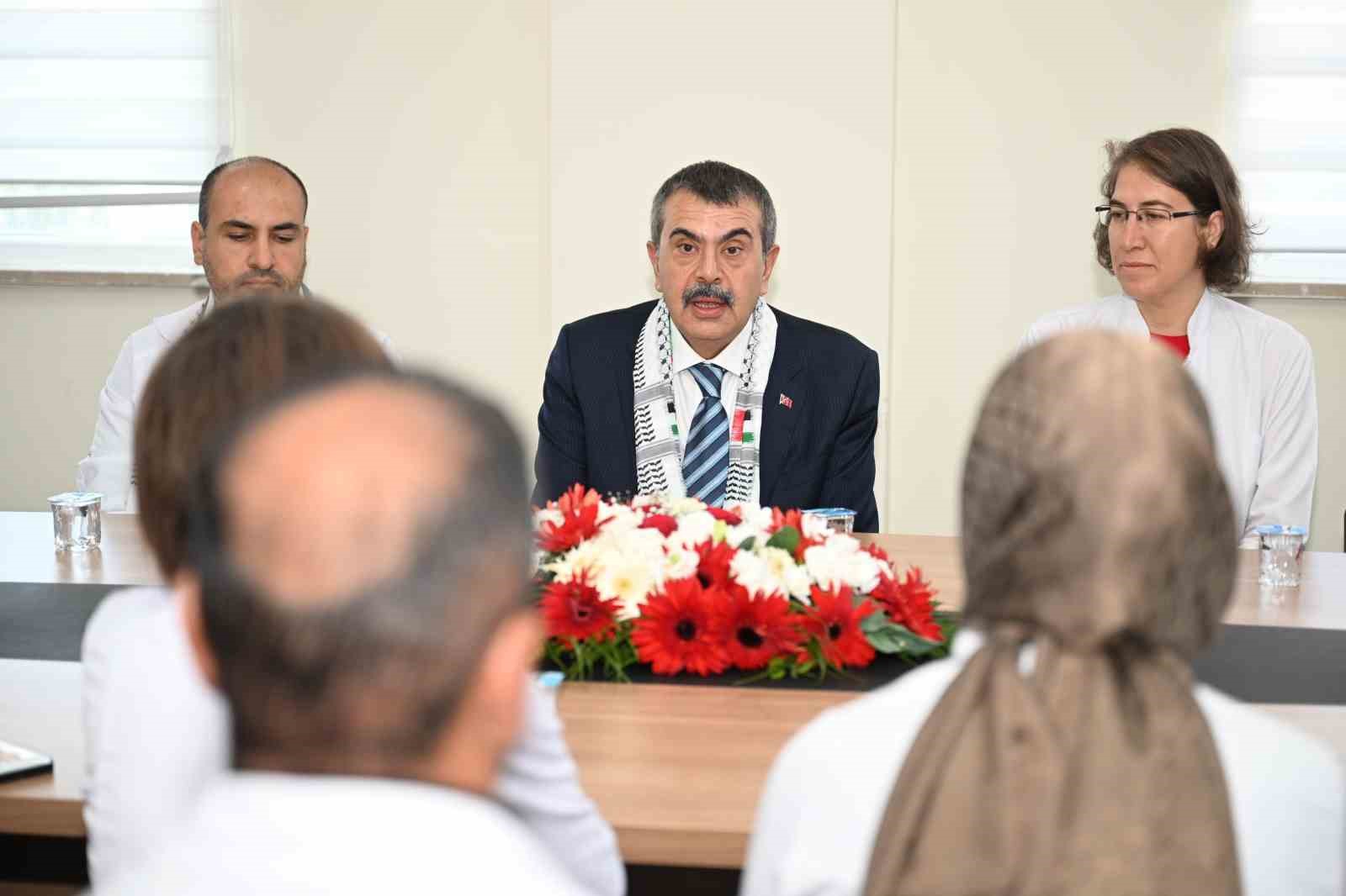 Bakan Tekin: "Bu dünyayı hepimiz için yaşanabilir kılacak bireyler yetiştirmemiz lazım"