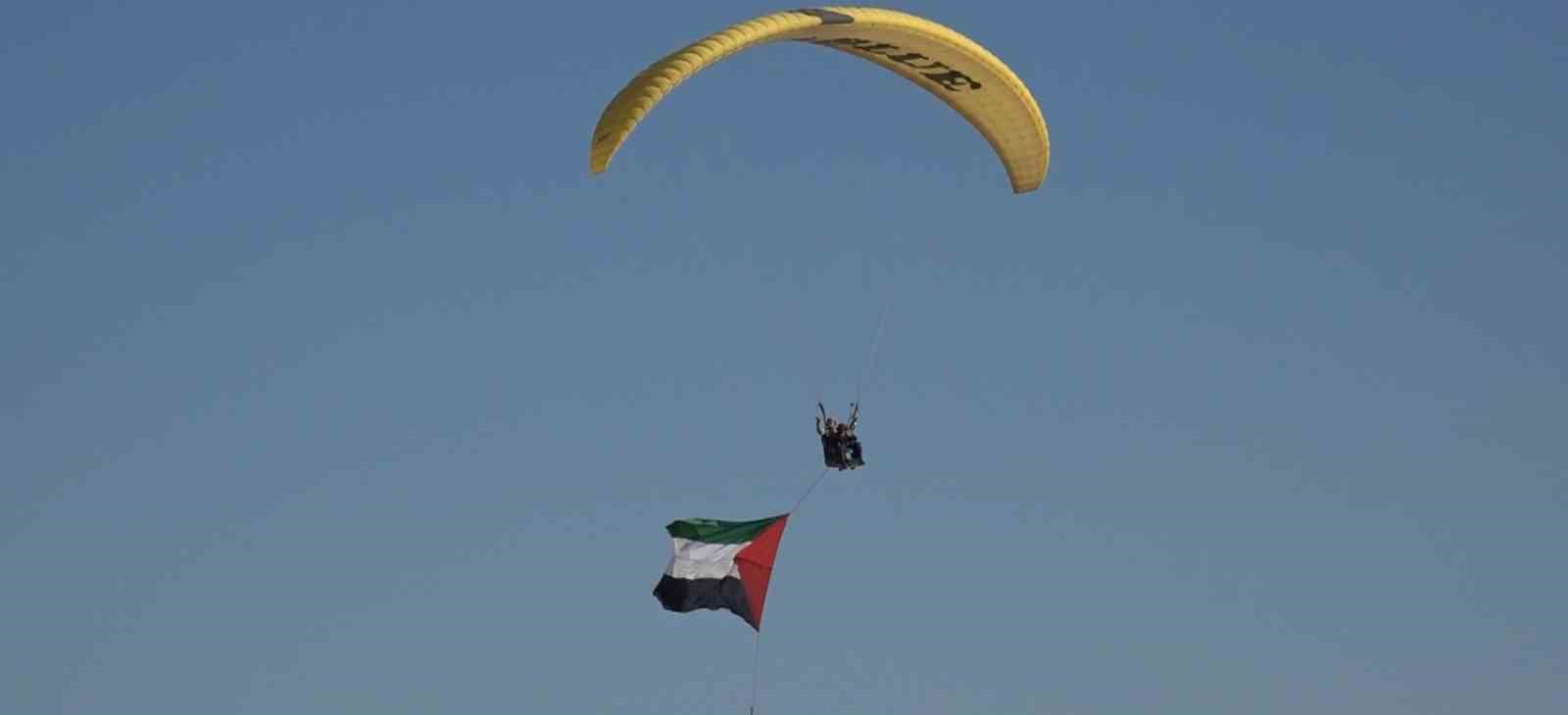 Van Gölü semalarında Filistin bayrağı açtılar