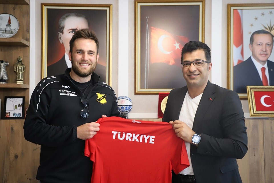 K&uuml;tahya&rsquo;da sporun evrensel diliyle dostluk k&ouml;pr&uuml;leri kuruluyor
