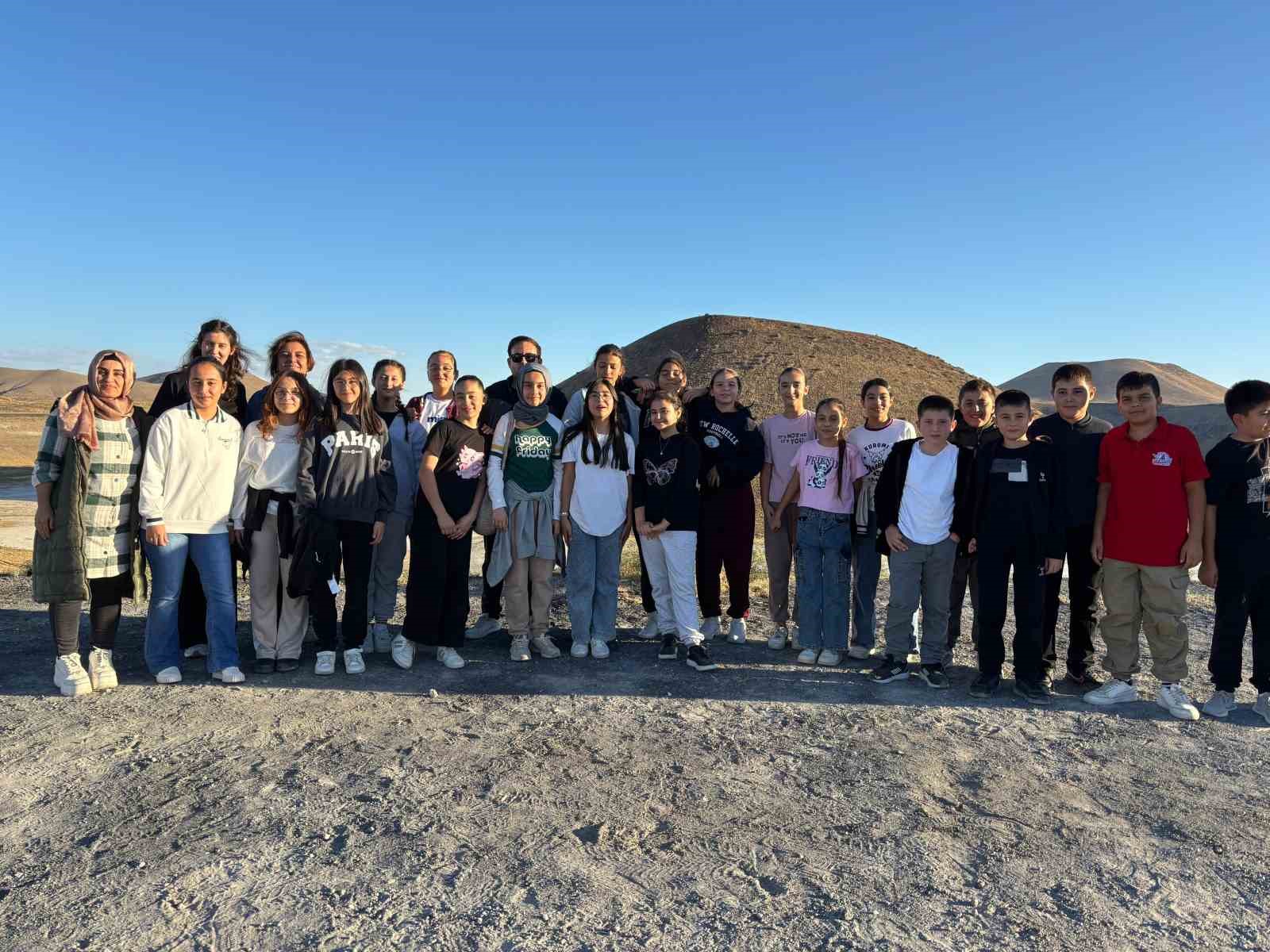 Ortaokul öğrencileri Meke Krater Gölü’nde Ay ve Satürn’ü gözlemledi