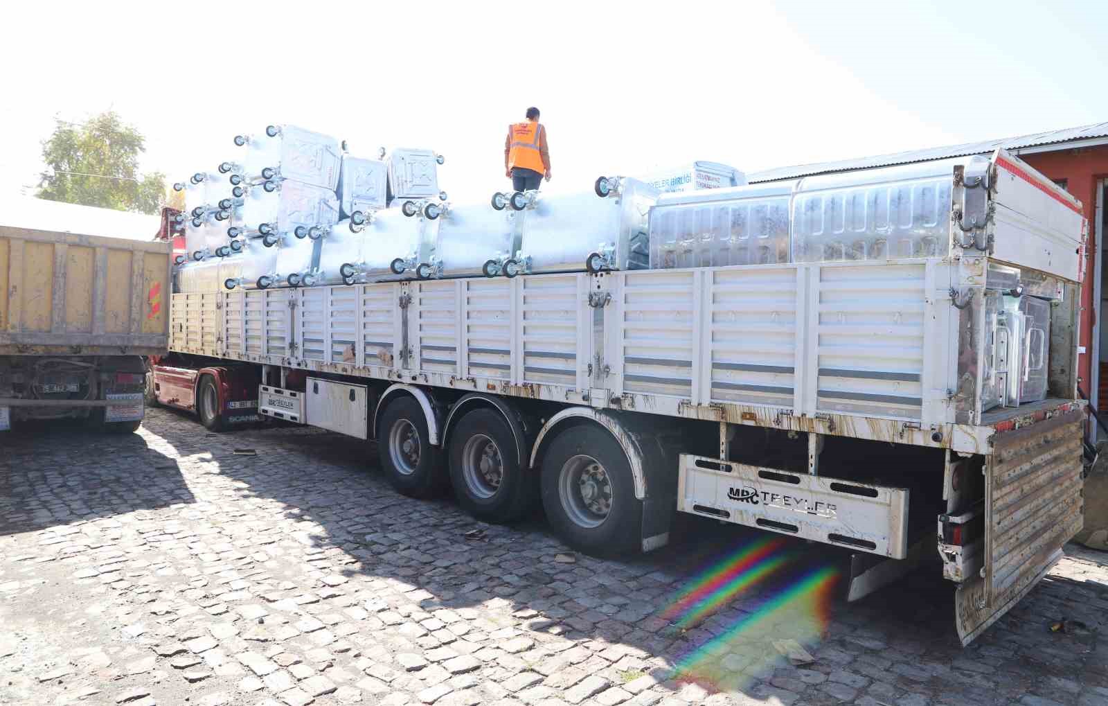 TBB, Ardahan Belediyesine çöp konteynerleri hibe etti