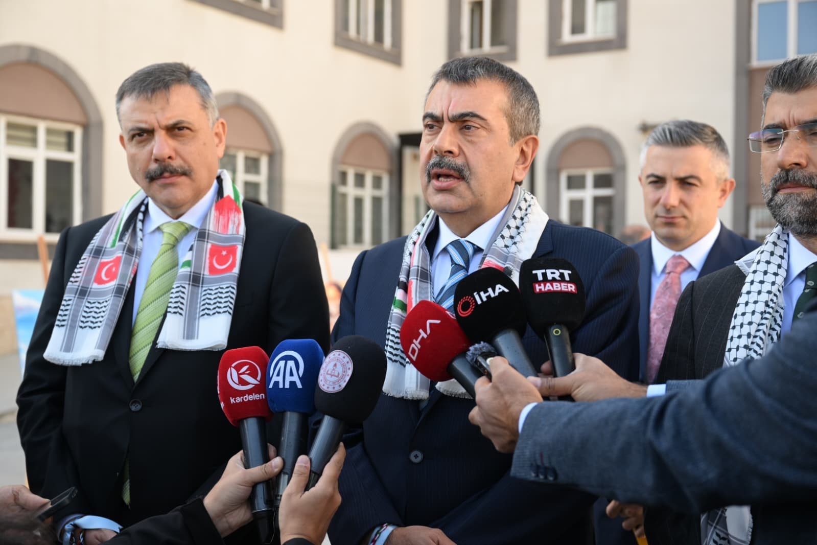 Milli Eğitim Bakanı Tekin: "On binlerce insan, 60 binin &uuml;zerinde insanın şehit edildiği bir soykırım s&uuml;recini yaşıyoruz"
