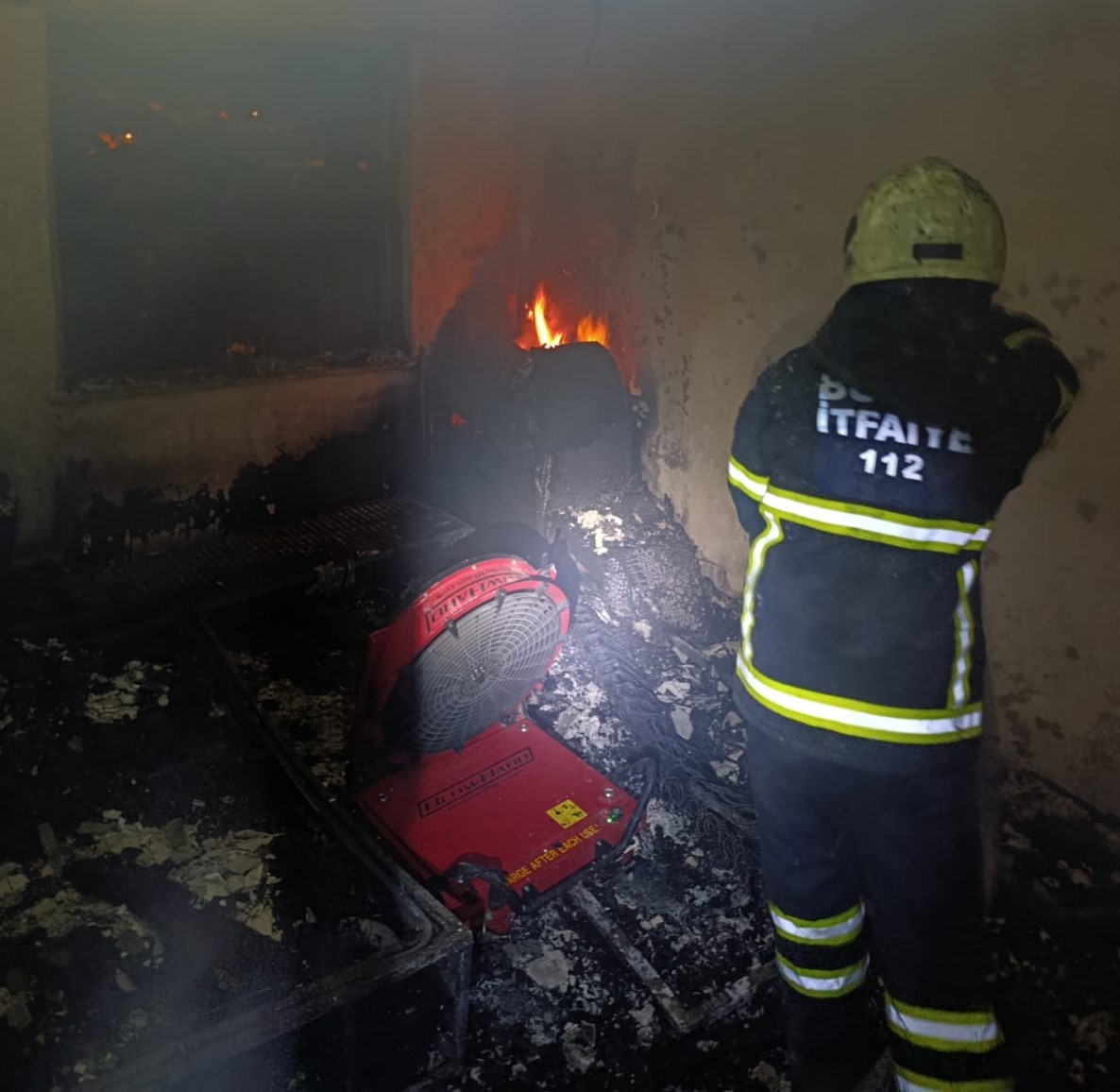 Evde çıkan yangında 1 kişi dumandan etkilendi