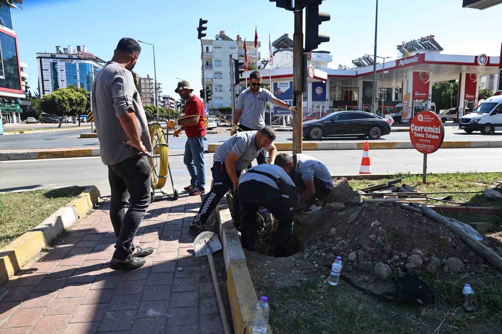 B&uuml;y&uuml;kşehir sinyalizasyon alt yapısını yeniliyor
