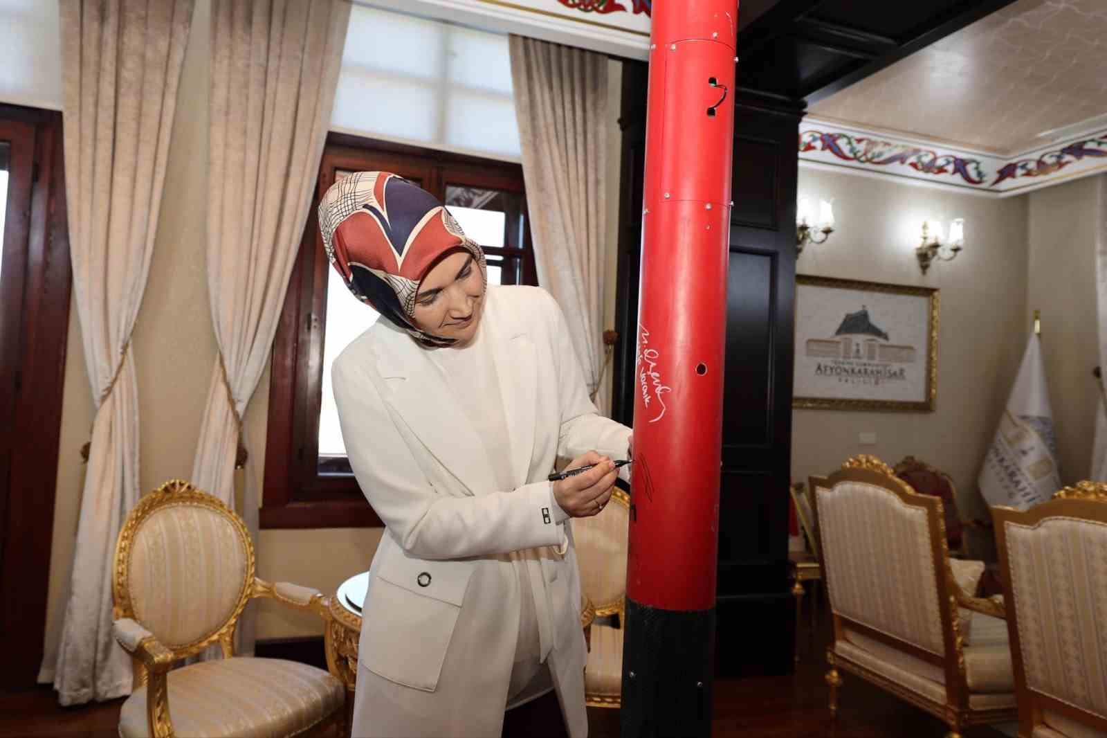 Valiyi ziyarete roketle geldiler
