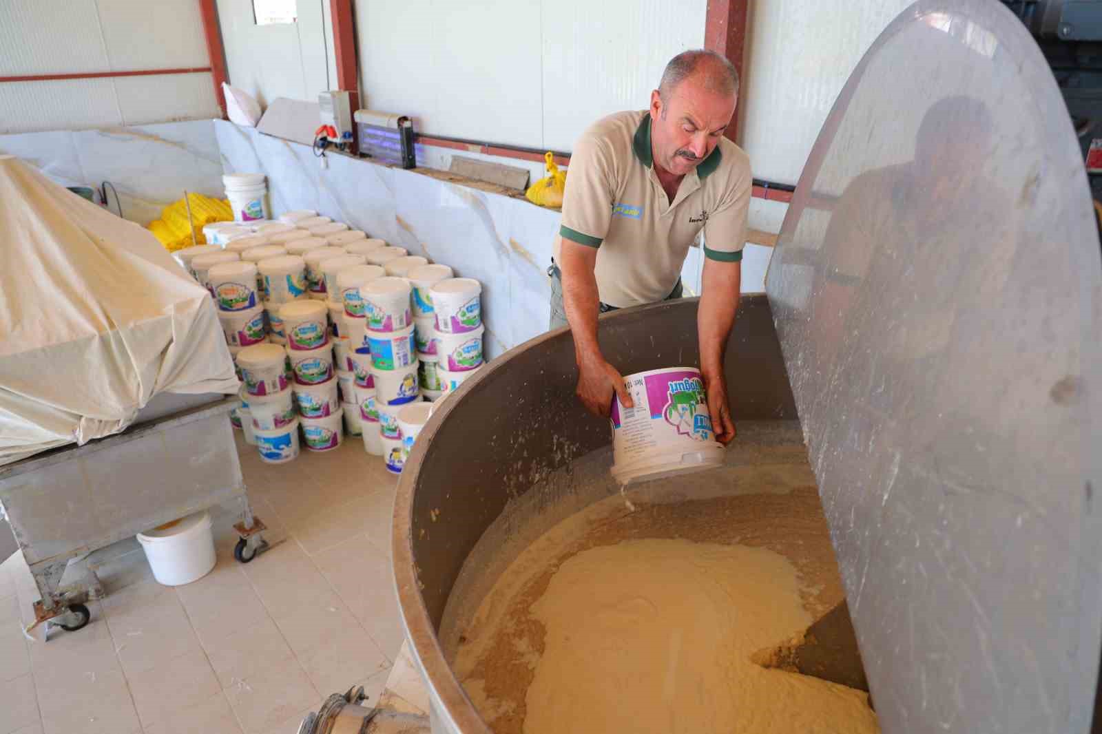 Tescilli Maraş tarhanasında sezon sona eriyor, son &uuml;retimler yapılıyor
