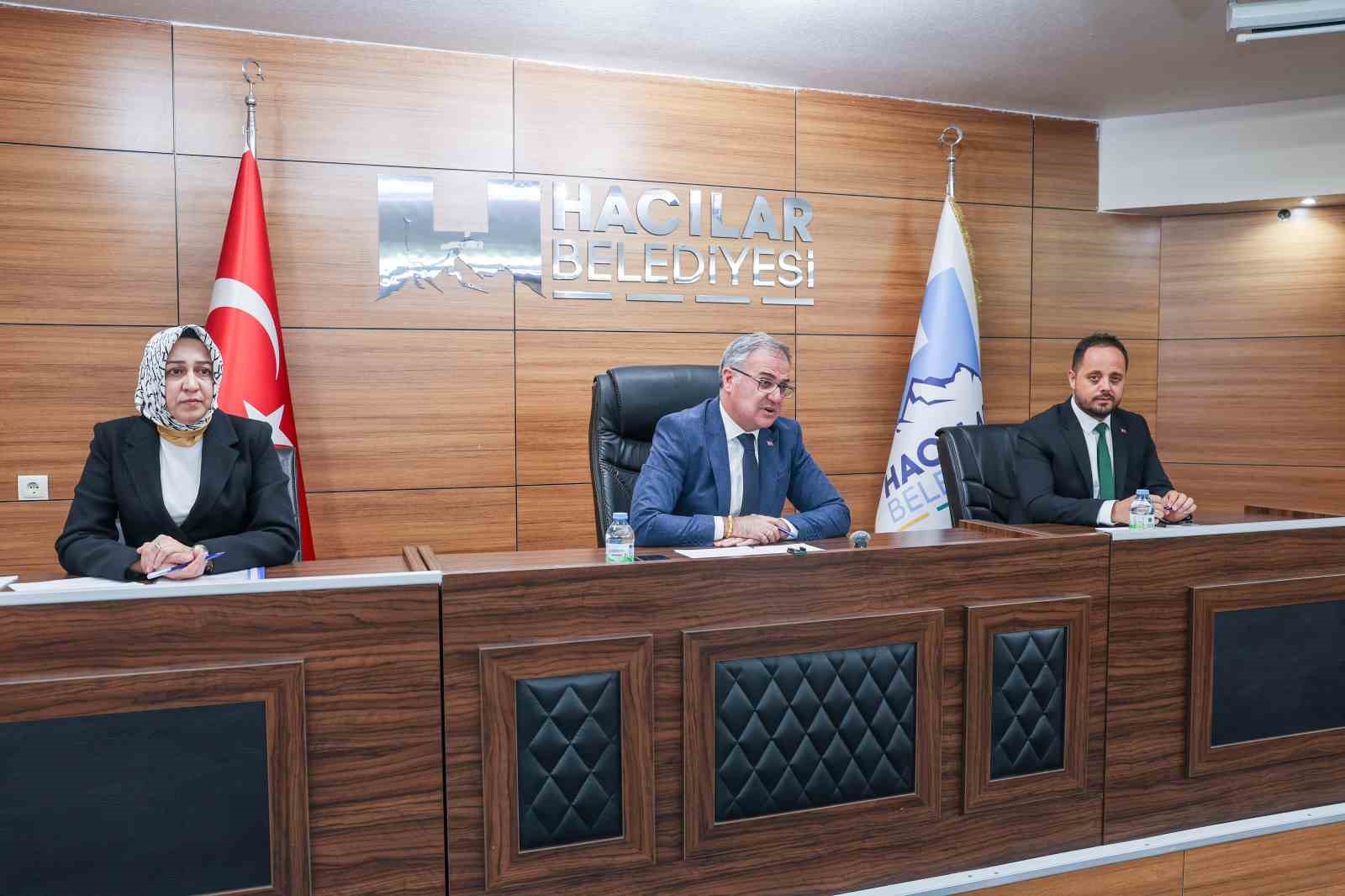 Başkan Özdoğan: "Vatandaşlarımız kıştan önce yeni yuvalarına kavuşacak"