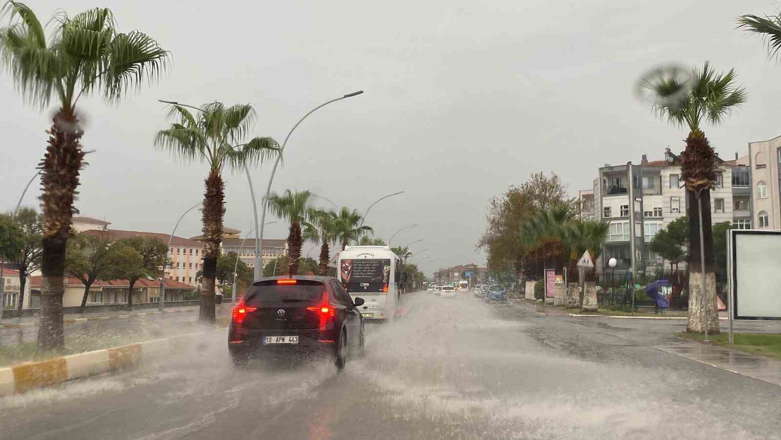 Ayvalık’ta metrekareye 42 kg yağmur düştü