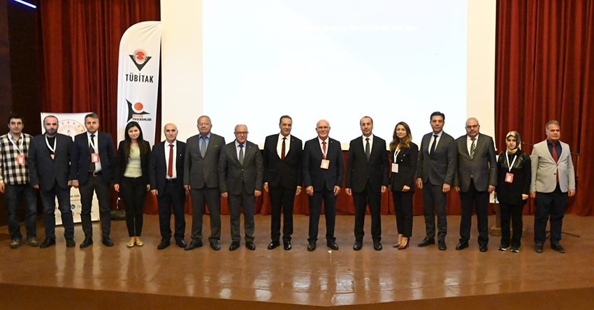 Rekt&ouml;r Savaş, gen&ccedil;lere "Ge&ccedil;mişten G&uuml;n&uuml;m&uuml;ze Matematiğin Ser&uuml;veni"ni anlattı
