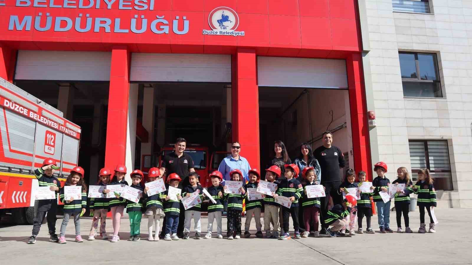 D&uuml;zce itfaiyesi 744 &ouml;ğrenciyi ağırladı
