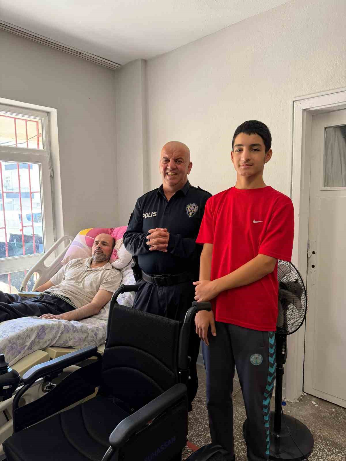 Polis memuru Şahin, yardıma muhta&ccedil; ailenin ihtiya&ccedil;larını karşılıyor
