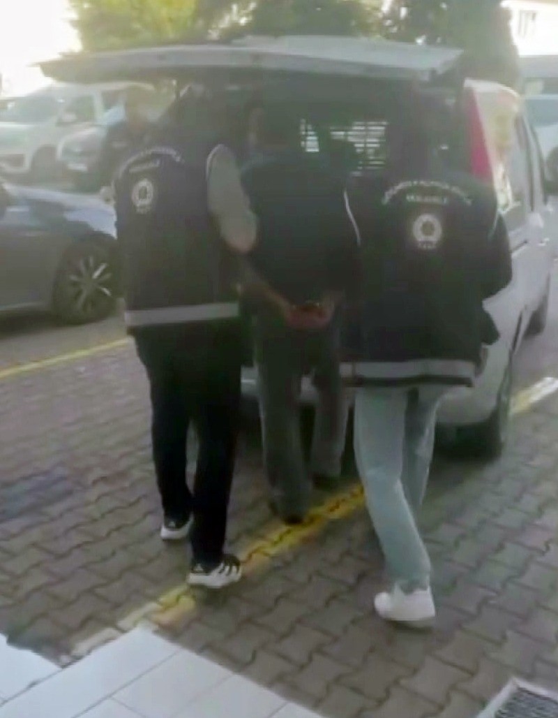 Lahana yüklü tırdan kaçak göçmenler çıktı
