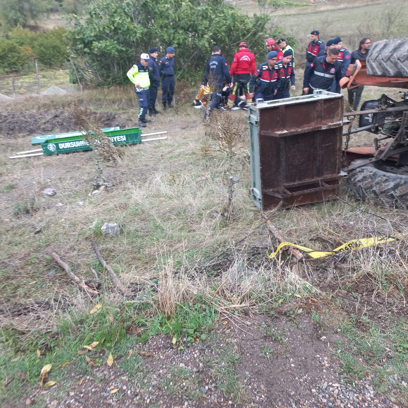 Dursunbey&rsquo;de trakt&ouml;r devrildi
