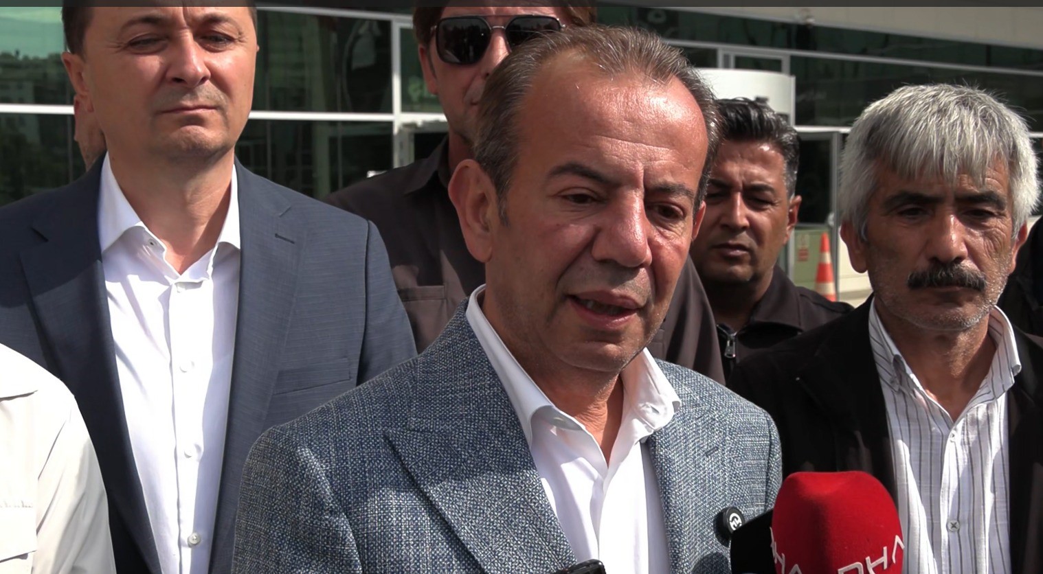 Davası ertelenen Tanju &Ouml;zcan: "Pişman değilim, bug&uuml;n olsa yine aynı kararları alırım"
