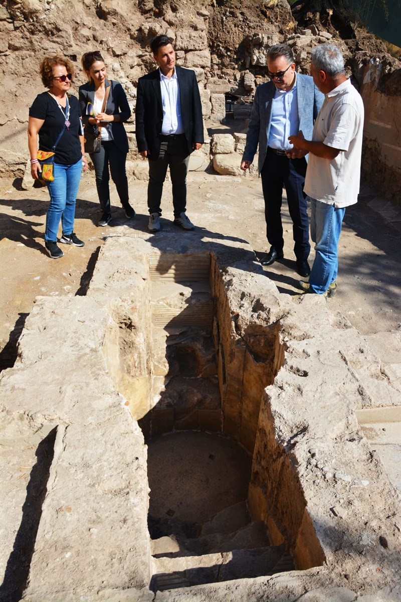 Antandros kazıları hakkında bilgi aldı
