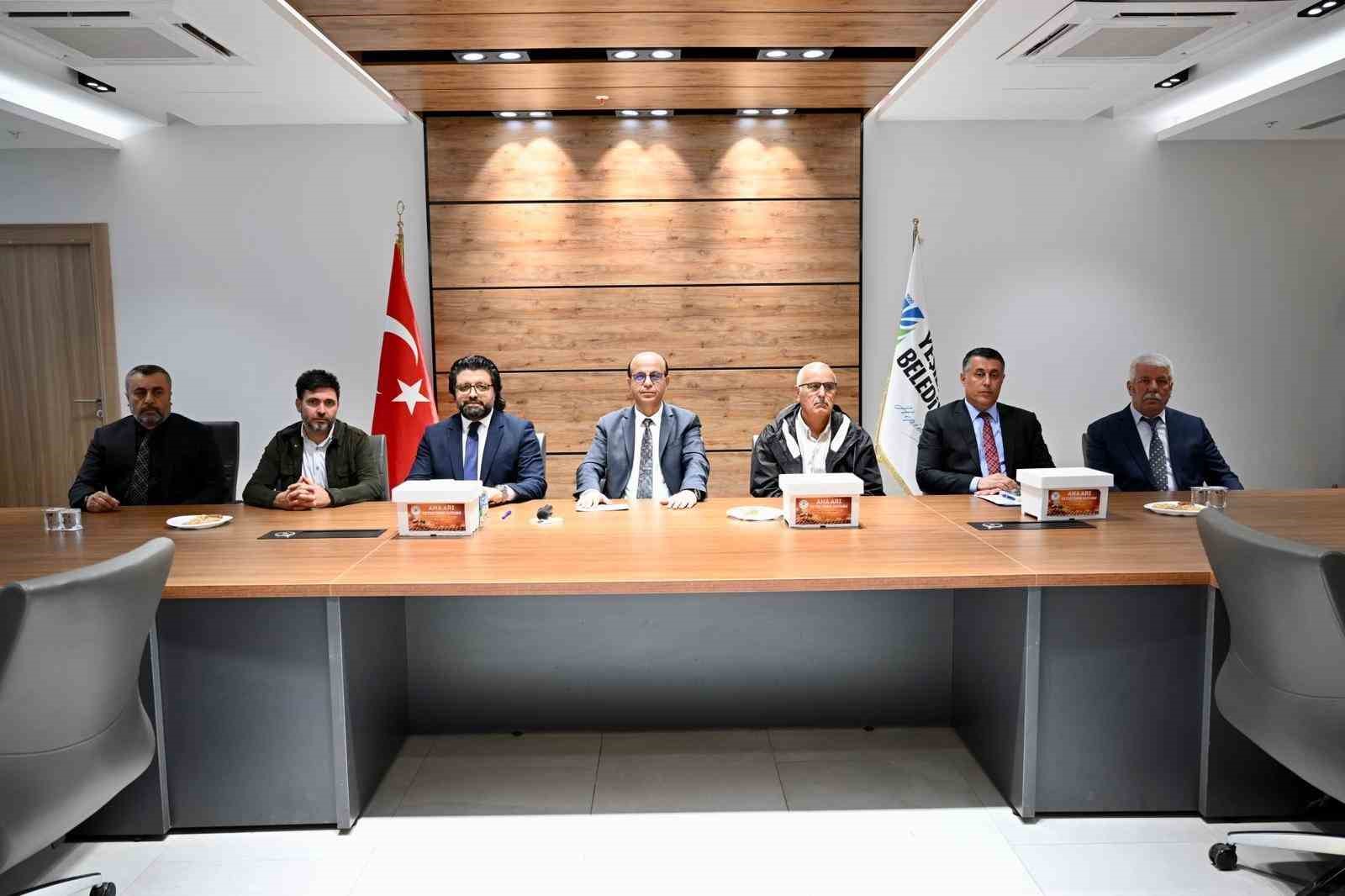 Başkan Geçit, "Ana Arı Yetiştirme" kursunu tamamlayan kursiyerleri ağırladı