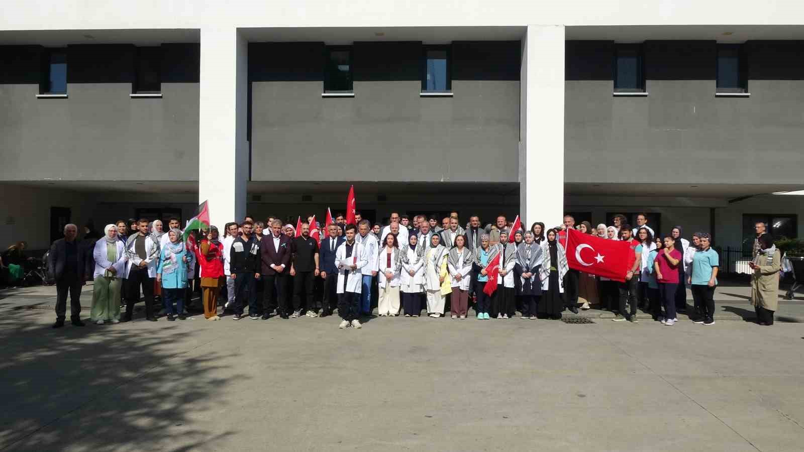 Trabzon&rsquo;da doktor adaylarından "Hayat Kurtaran Eller Gazze&rsquo;deki Katliama Susamaz" protestosu
