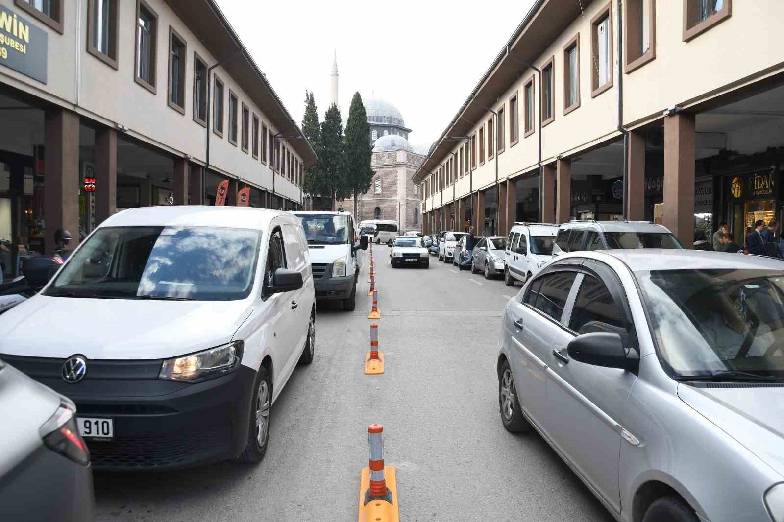 Balıkesir&rsquo;de &ccedil;ift sıra park sorununa &ccedil;&ouml;z&uuml;m
