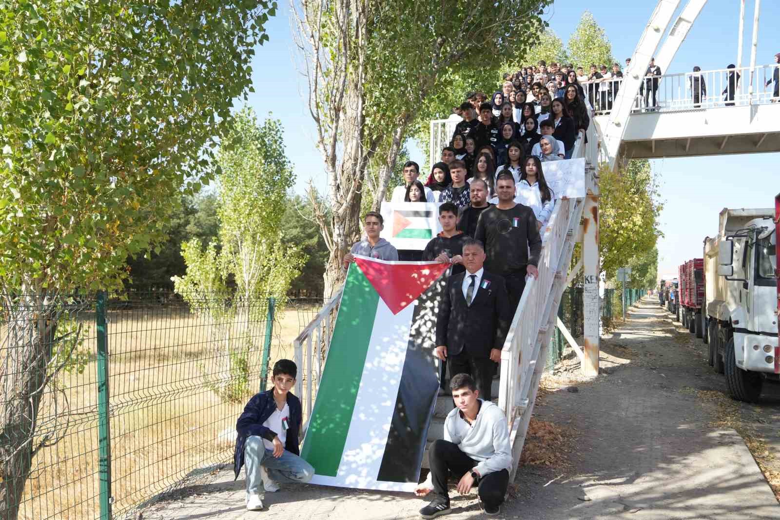 Muş’ta öğrencilerden Filistin’e destek yürüyüşü