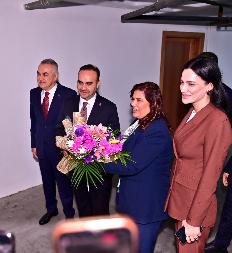 Sanayi ve Teknoloji Bakanı Kacır: "Daha fazla &uuml;retmek zorundayız"
