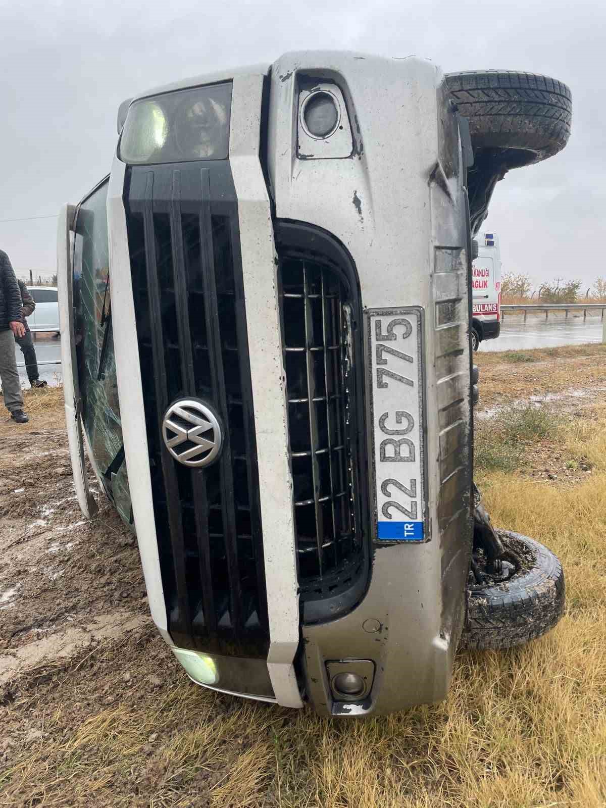 Yolcu minibüsü devrildi: 7 yaralı
