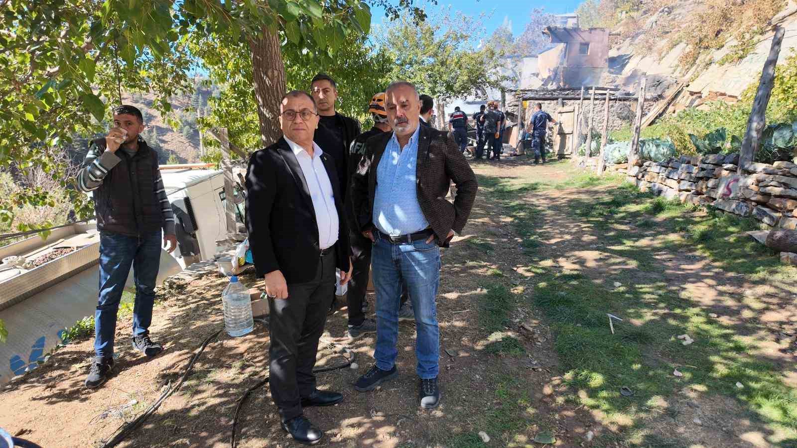 Yangında kardeşleri &ouml;len, camdan atlayarak kurtulan engelli ağabeyin tedavisi s&uuml;r&uuml;yor
