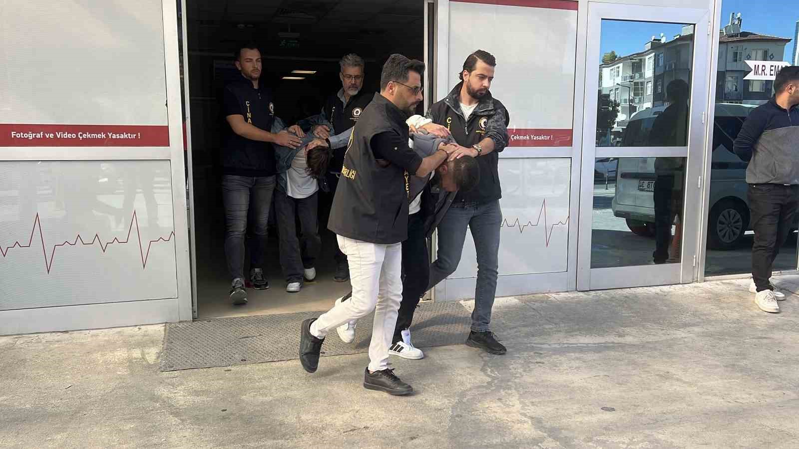 Konya&rsquo;da cinayetle biten yan bakma kavgasının 2 ş&uuml;phelisi tutuklandı
