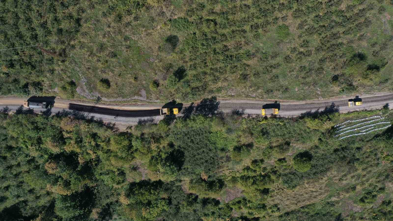 Yarım asırlık yol sorunu, sıcak asfalt ile çözülüyor