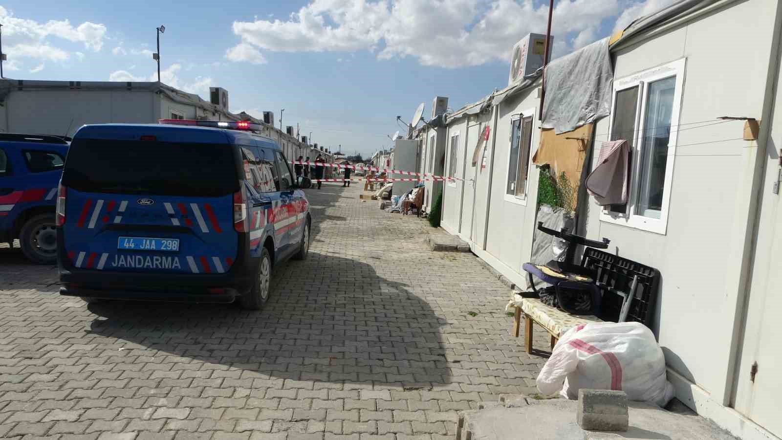 Malatya&rsquo;da konteyner kentte silahlı kavga: 1 yaralı
