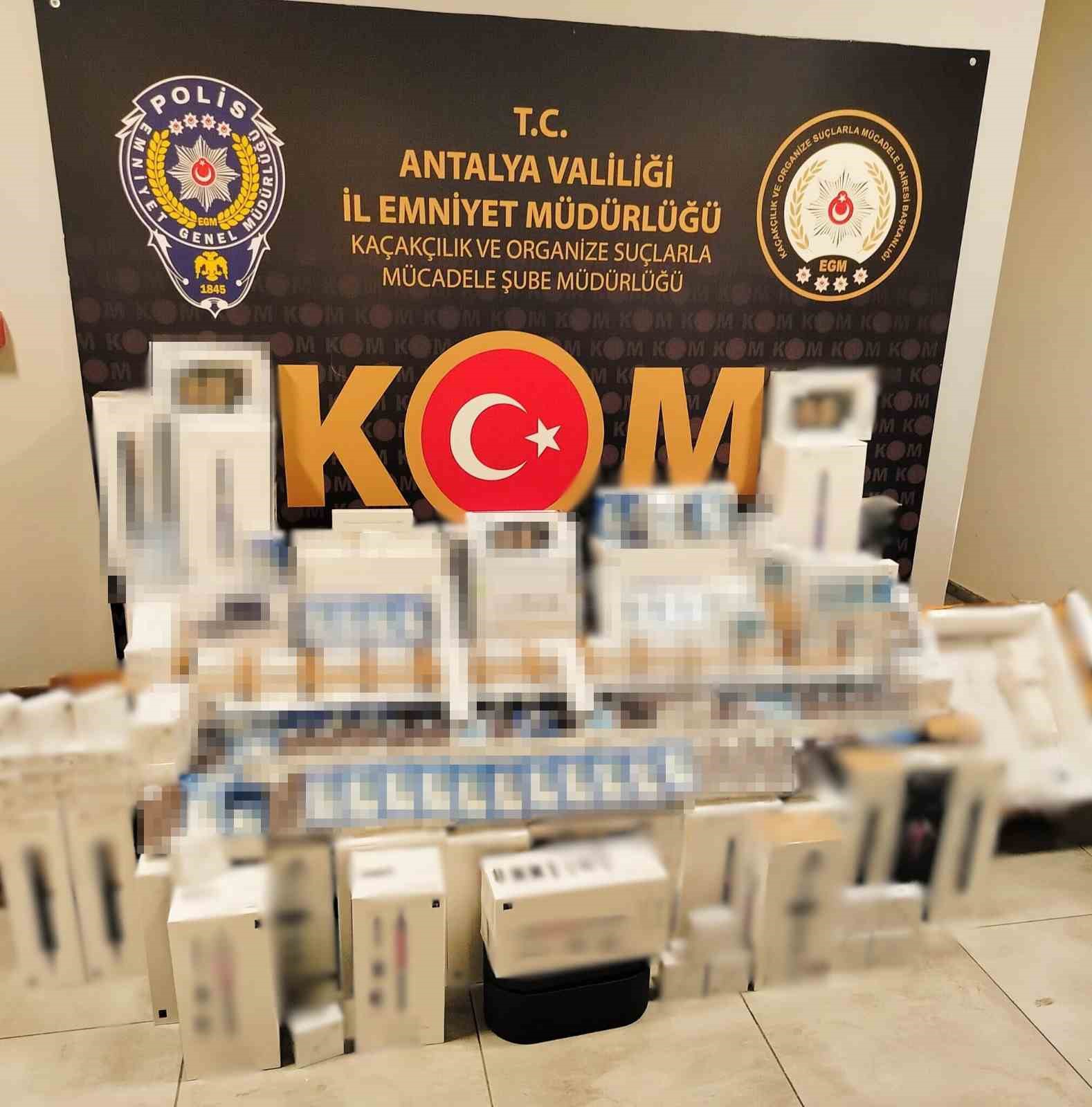 Antalya’da çok sayıda kaçak ürün ele geçirildi