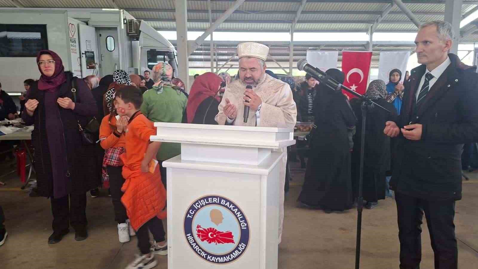 Hisarcık&rsquo;ta Filistin i&ccedil;in kurulan hayır &ccedil;arşısına yoğun ilgi
