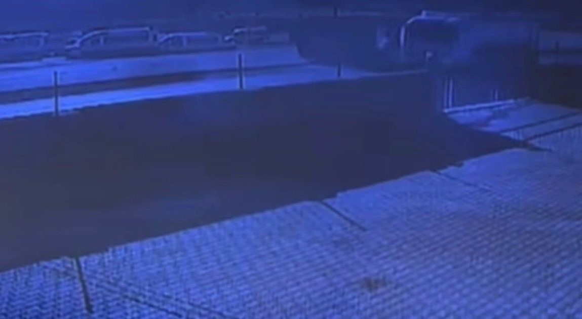 Feci kaza kamerada: Tır ile kafa kafaya çarpışan kamyonun sürücüsü öldü