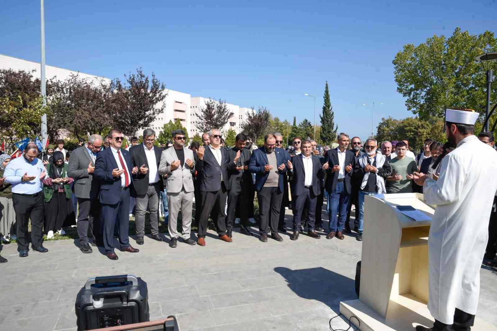 OMÜ’de Filistin için "zeytin ağacı anıtı" dikildi