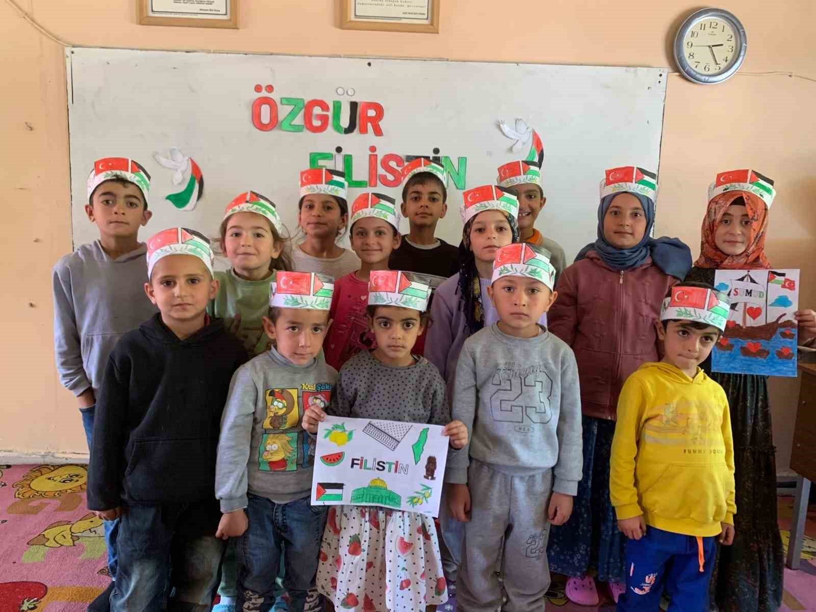 Van&rsquo;da &ouml;ğrenciler Filistin i&ccedil;in tek y&uuml;rek oldu
