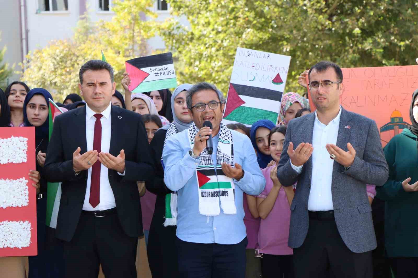 &Ouml;ğrencilerden Filistin i&ccedil;in farkındalık etkinliği
