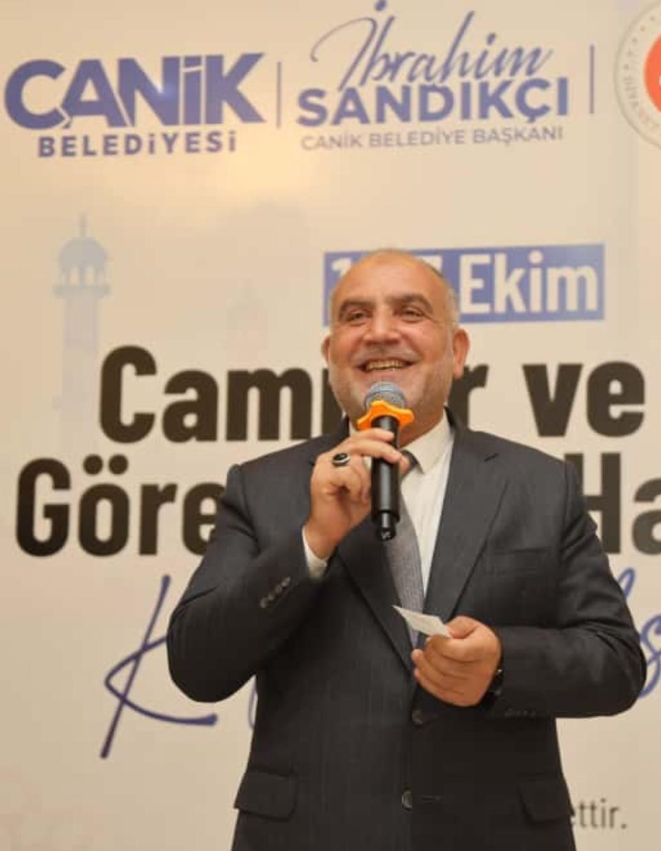 Başkan Sandık&ccedil;ı: "Camiler, birlik ve beraberliğimizin sembol&uuml;"
