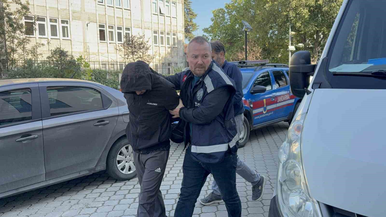 Evinde uyuşturucu ele ge&ccedil;irilen şahıs adliyeye sevk edildi
