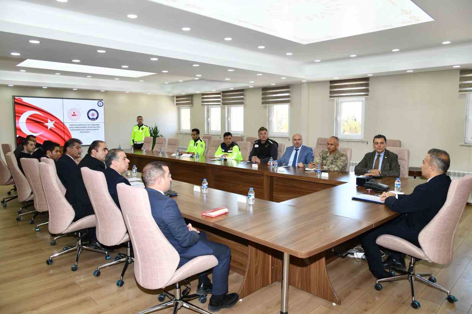 Ardahan’da Karayolları Trafik Güvenliği Toplantısı gerçekleştirildi