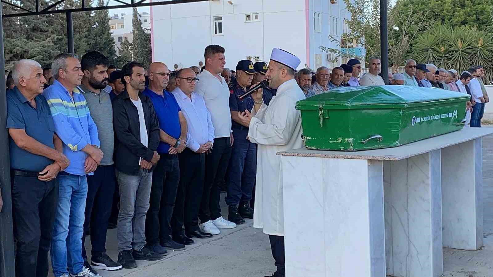 Mersin’deki işçi servisi kazasında hayatını kaybeden 4 kişiden biri toprağa verildi