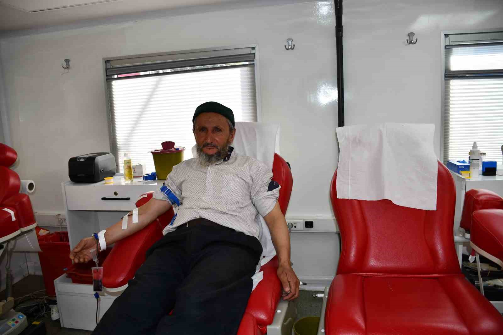 Vezirk&ouml;pr&uuml;&rsquo;de Kızılay&rsquo;a kan bağışı
