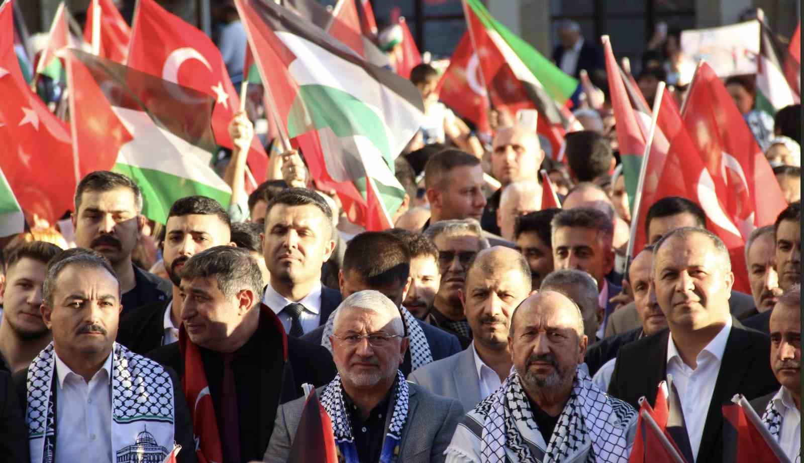 Çorum’da yüzlerce kişi Gazze için tek yürek oldu