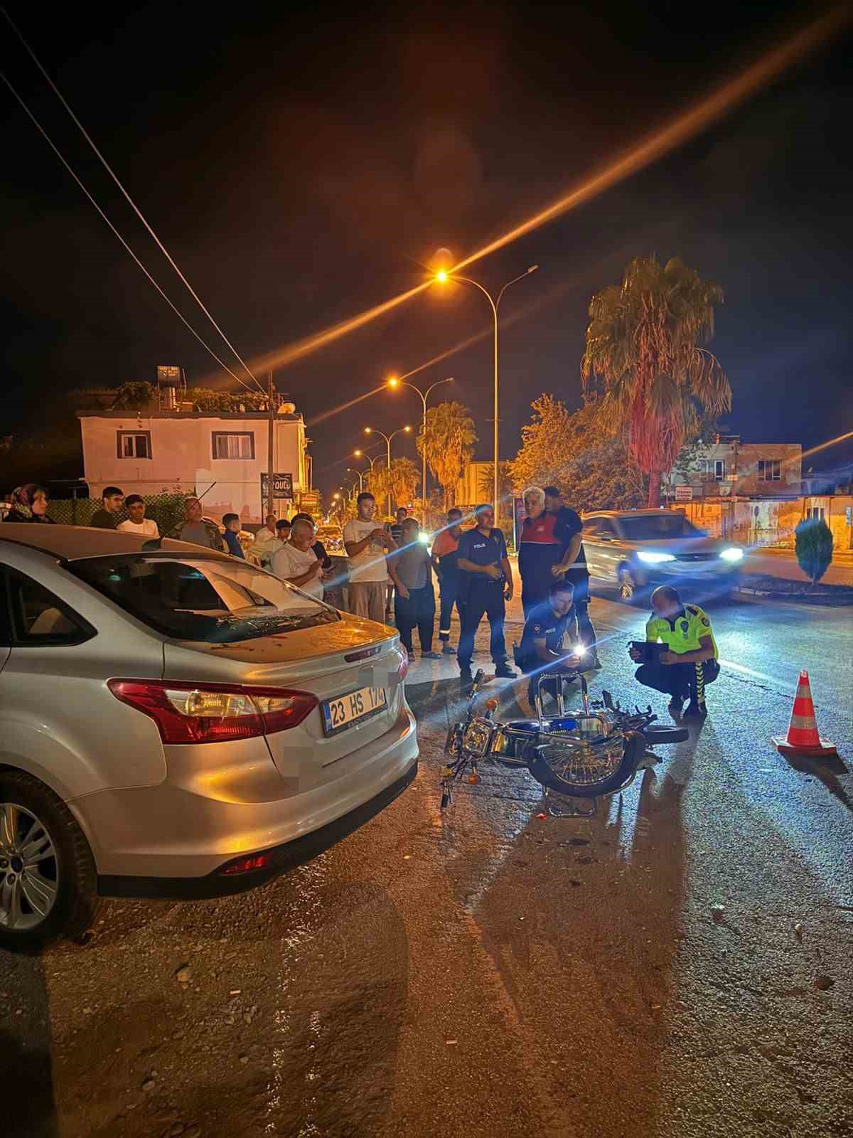 Osmaniye&rsquo;de motorsiklet ile otomobil &ccedil;arpıştı: 2 kişi yaralandı
