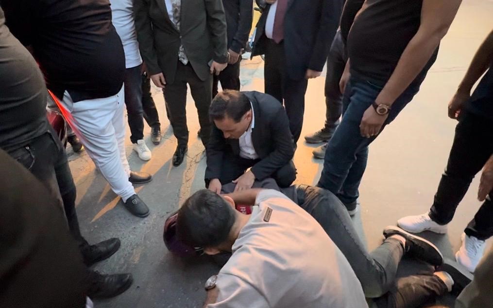 Vali &Ccedil;i&ccedil;ek denk geldiği kazaya duyarsız kalmadı
