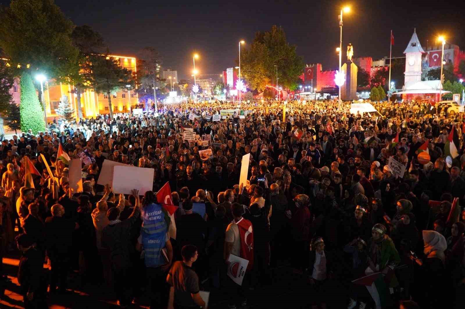 AK Parti Kayseri İl Başkanı Okandan, &lsquo;Kararlılık Y&uuml;r&uuml;y&uuml;ş&uuml;&rsquo;ne katıldı
