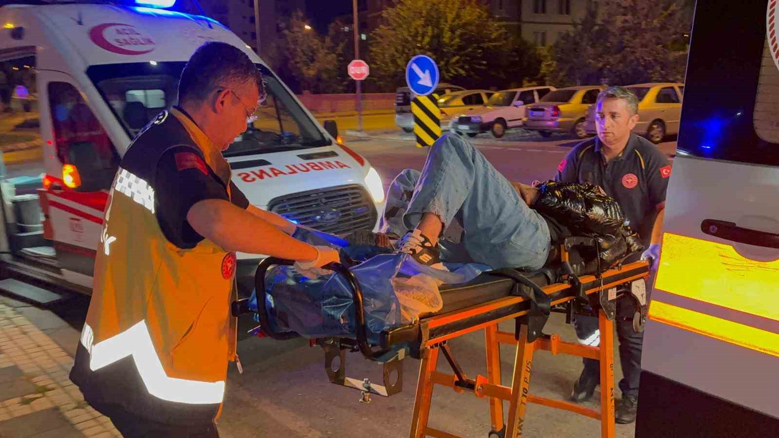 Parkta bıçaklı kavga: 2 yaralı