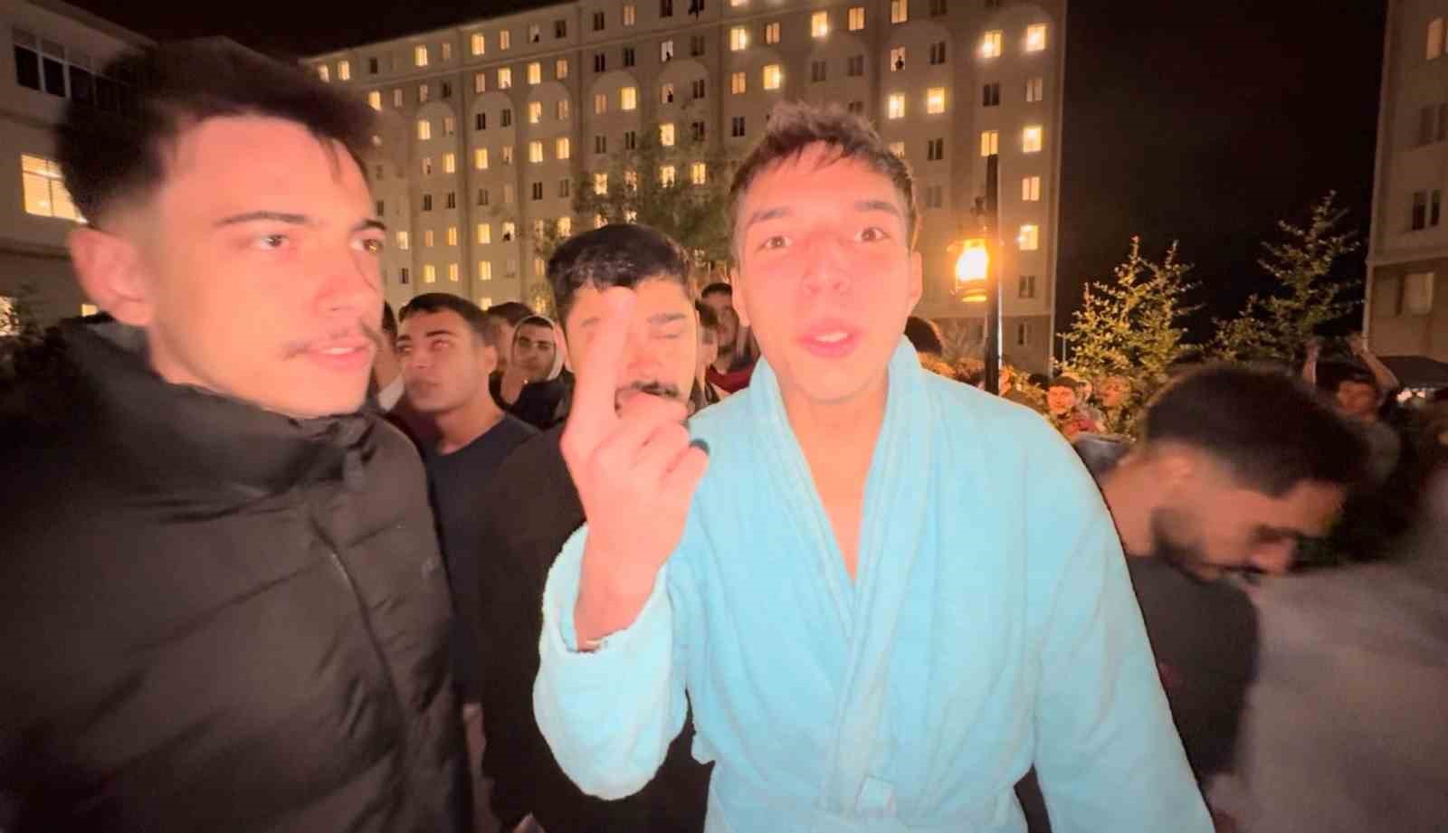 Duş alamayan öğrenciler Edirne Belediyesi’ni protesto etti