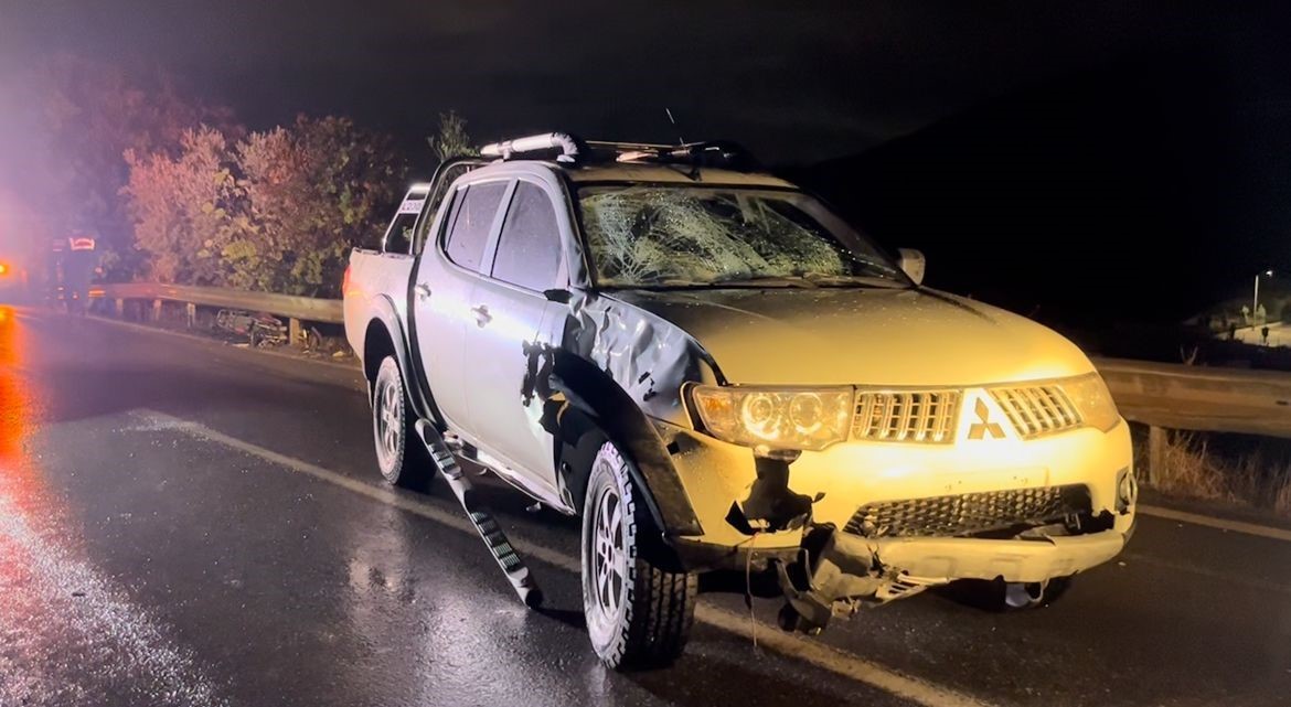 İzmir’de pikap ile elektrikli bisikletin çarpıştığı kazada 2 kişi öldü