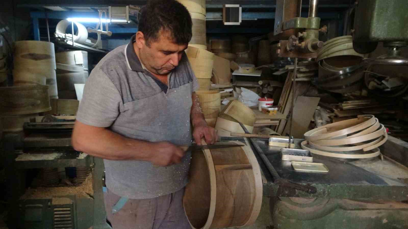 Malatyalı Koşar ailesi, üç kuşaktır davul üretiyor