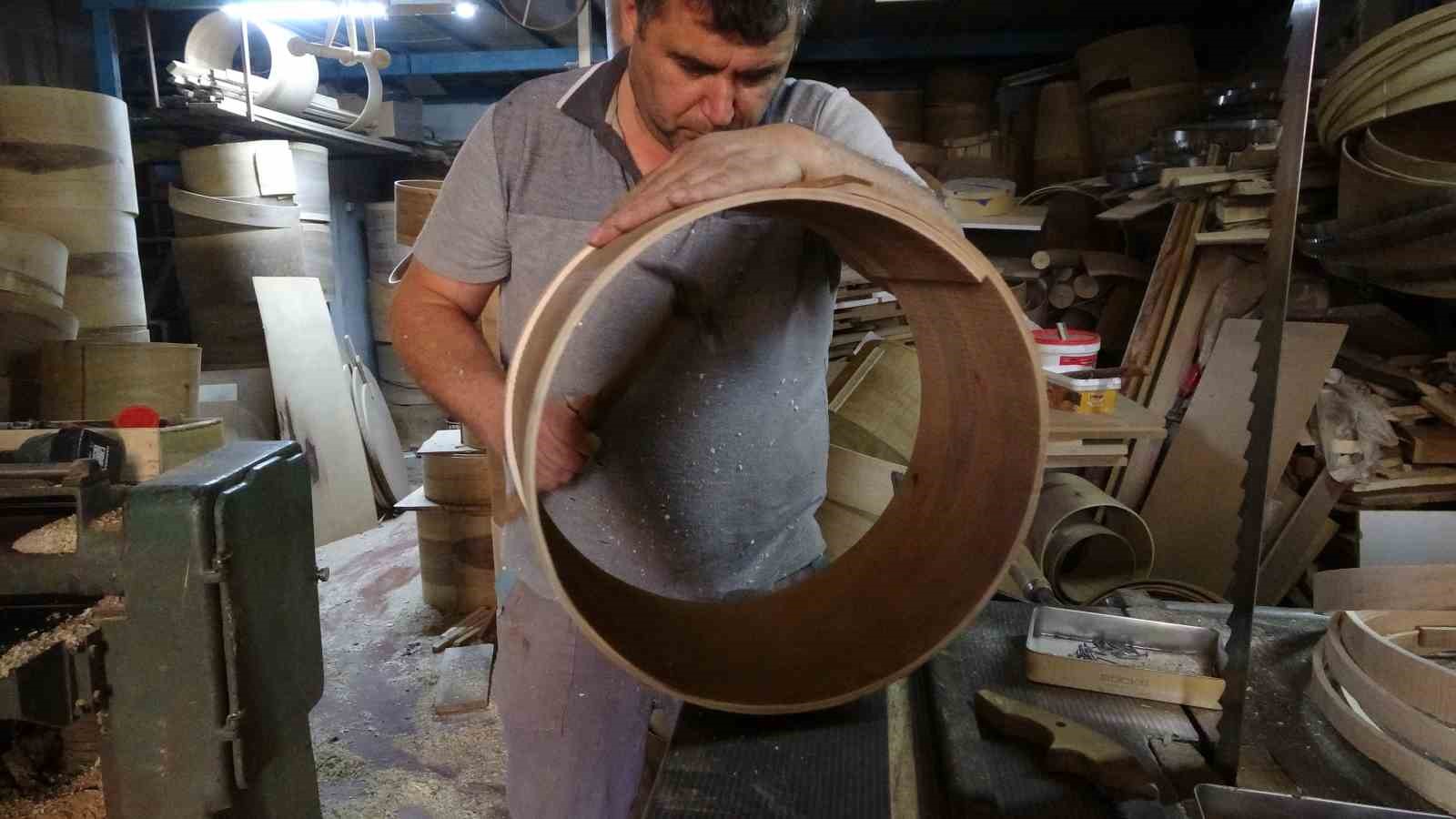 Malatyalı Koşar ailesi, &uuml;&ccedil; kuşaktır davul &uuml;retiyor
